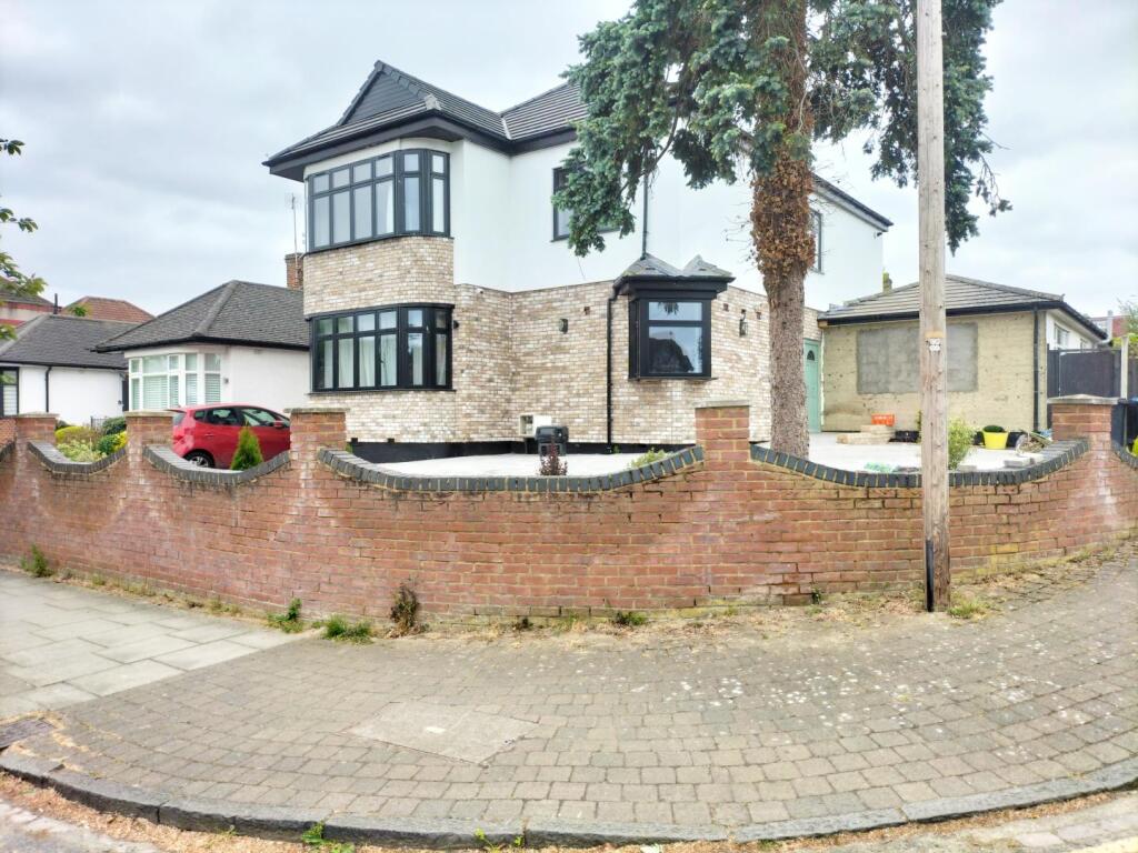 Main image of property: Links Side, Enfield, EN2