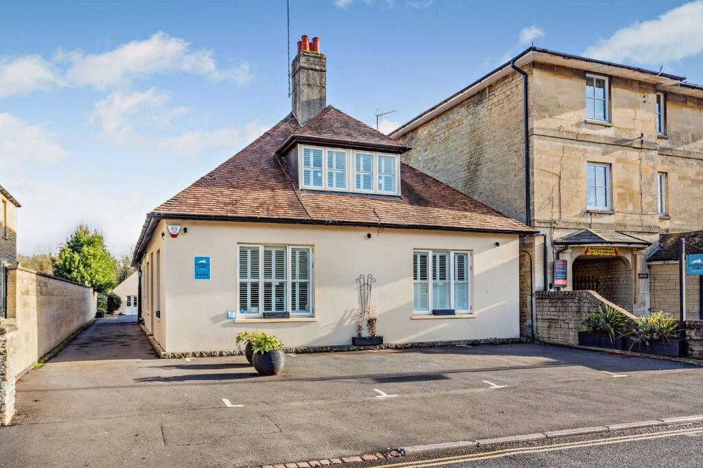 Main image of property: Victoria Road, Cirencester, Gloucestershire, GL7