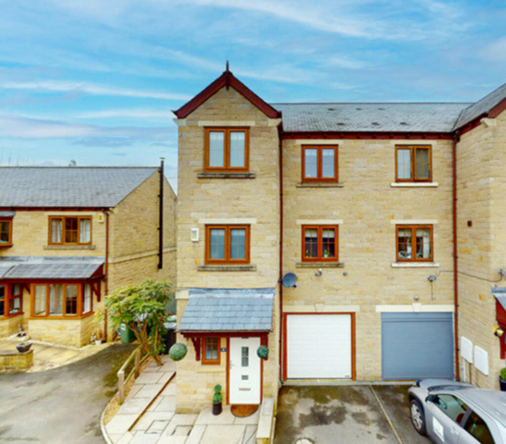 4 bedroom town house for sale in The Beeches, Pool in Wharfedale, LS21