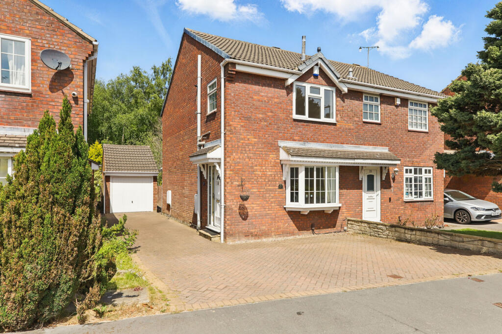 Main image of property: Oakdene Way, Leeds, LS17