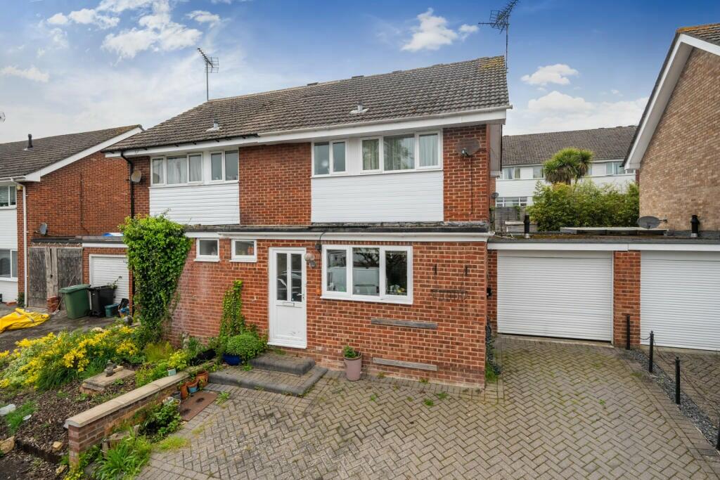 4 bedroom semidetached house for sale in Ancastle Green, HenleyOnThames, Oxfordshire, RG9