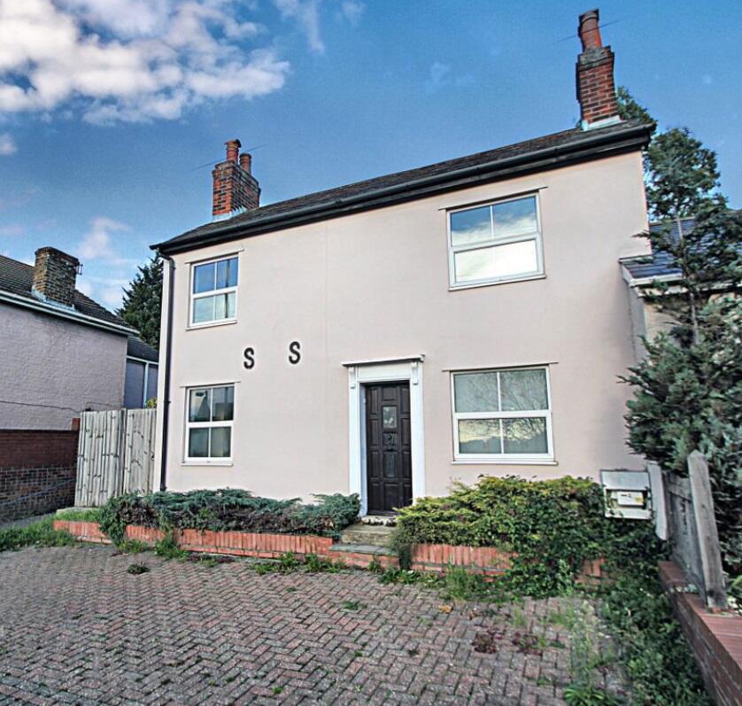 5 bedroom semidetached house for sale in Greenstead Road, Colchester