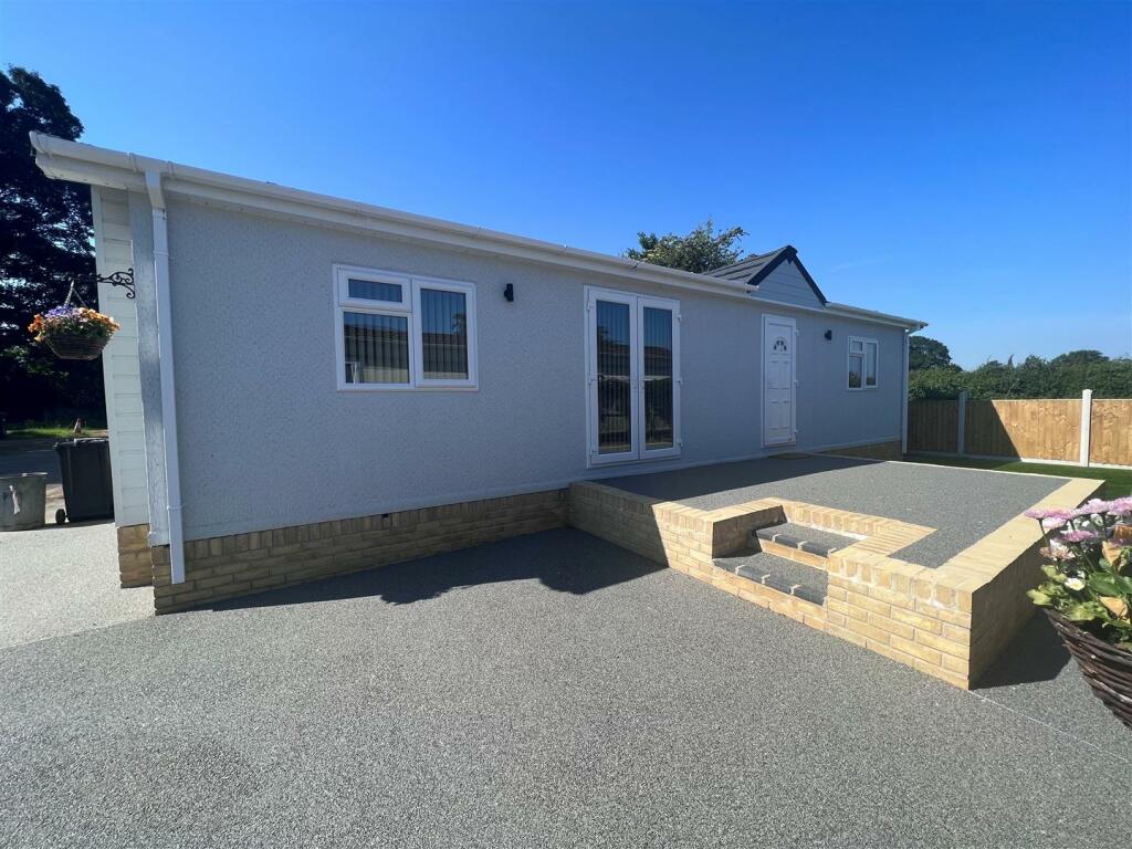 2 bedroom park home for sale in Residential Park, Lower Dunsforth, York
