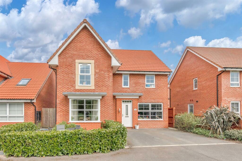 4 bedroom detached house for sale in Hereford Way, Boroughbridge, York