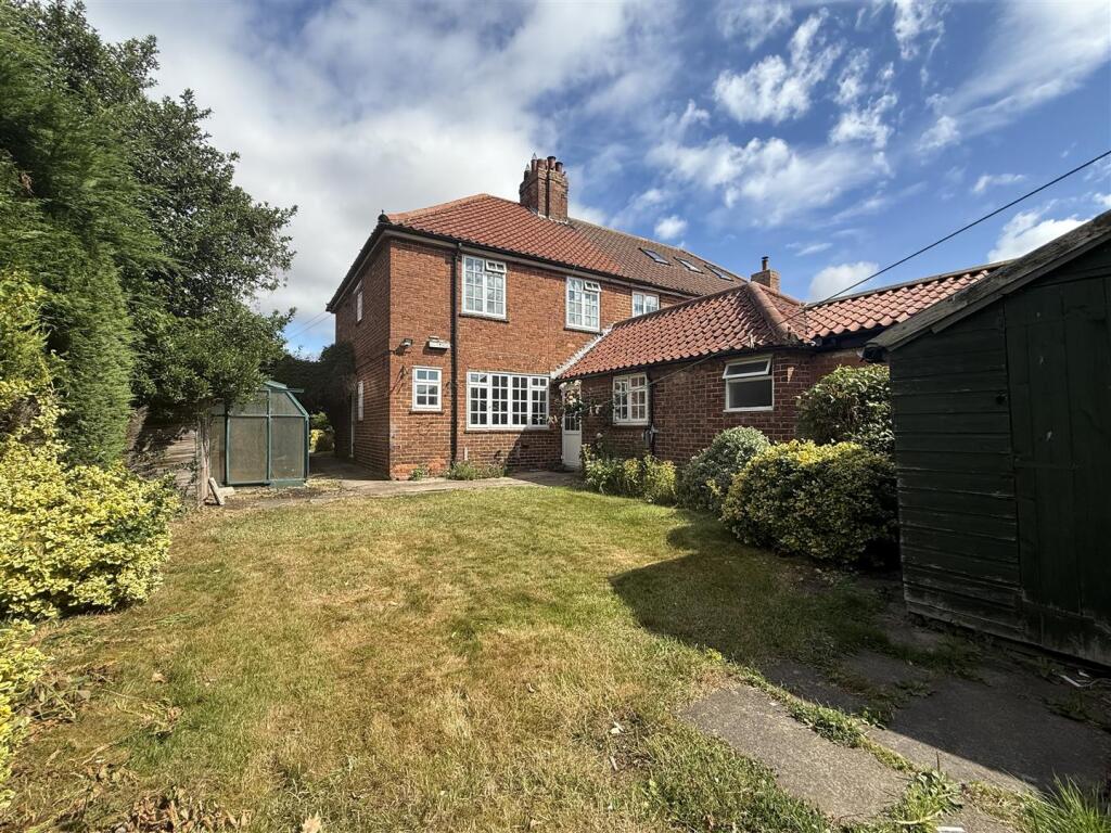 Main image of property: The Cottages, Aldwark, York