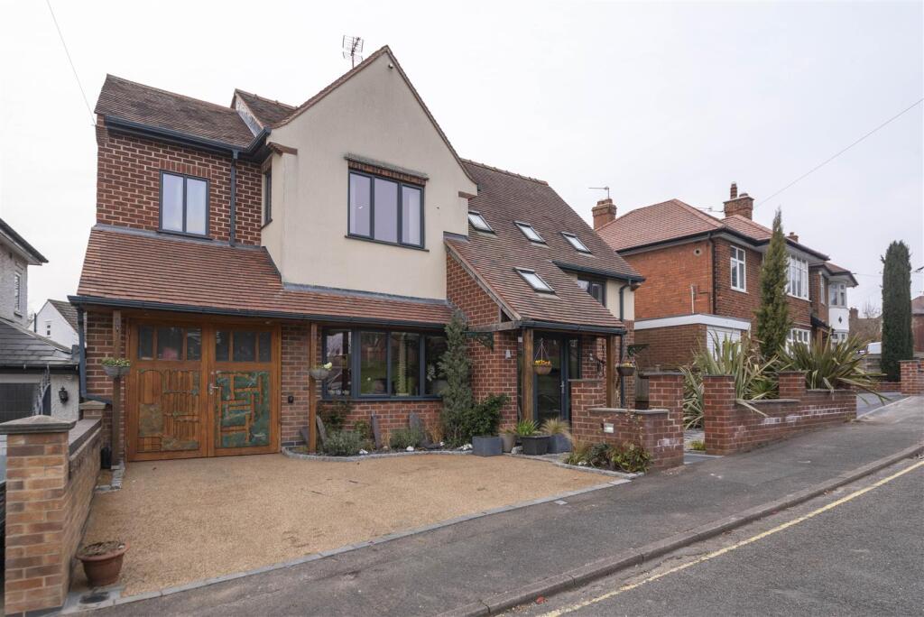 Main image of property: Oakwell Crescent, Ilkeston, Derbyshire DE7