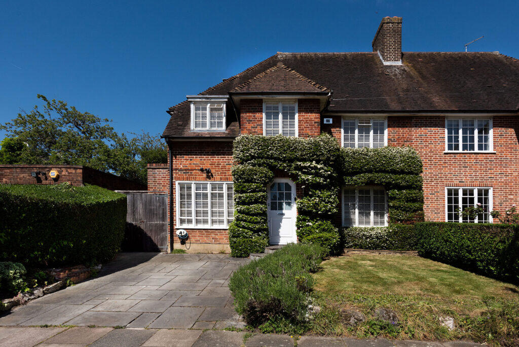 Main image of property: Brim Hill, London, N2