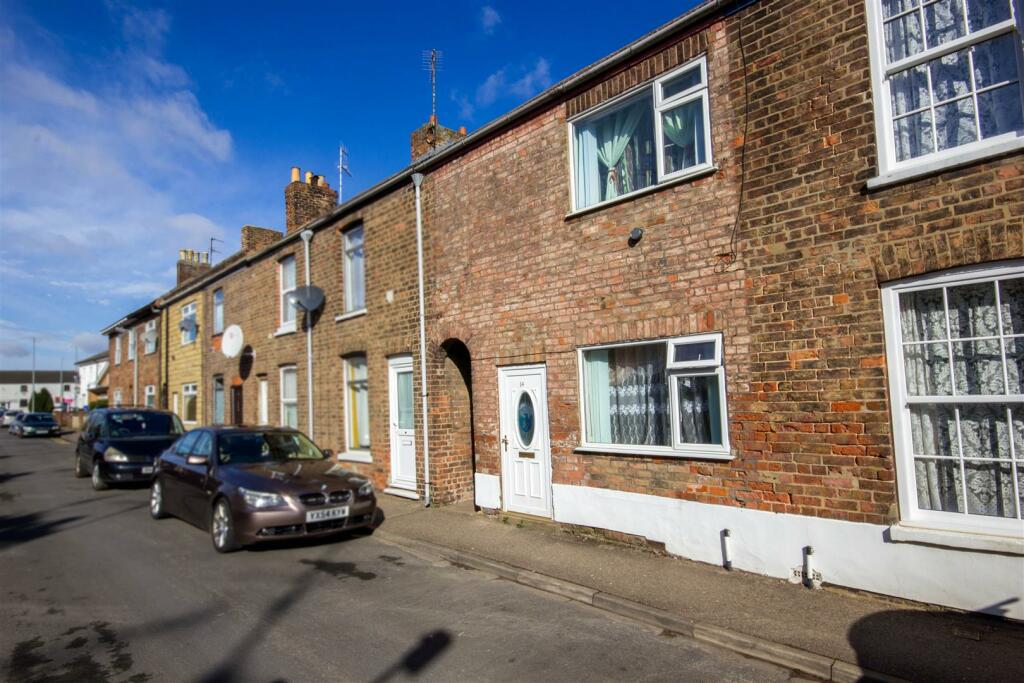 2 bedroom terraced house for sale in Wyberton Low Road, Boston, PE21