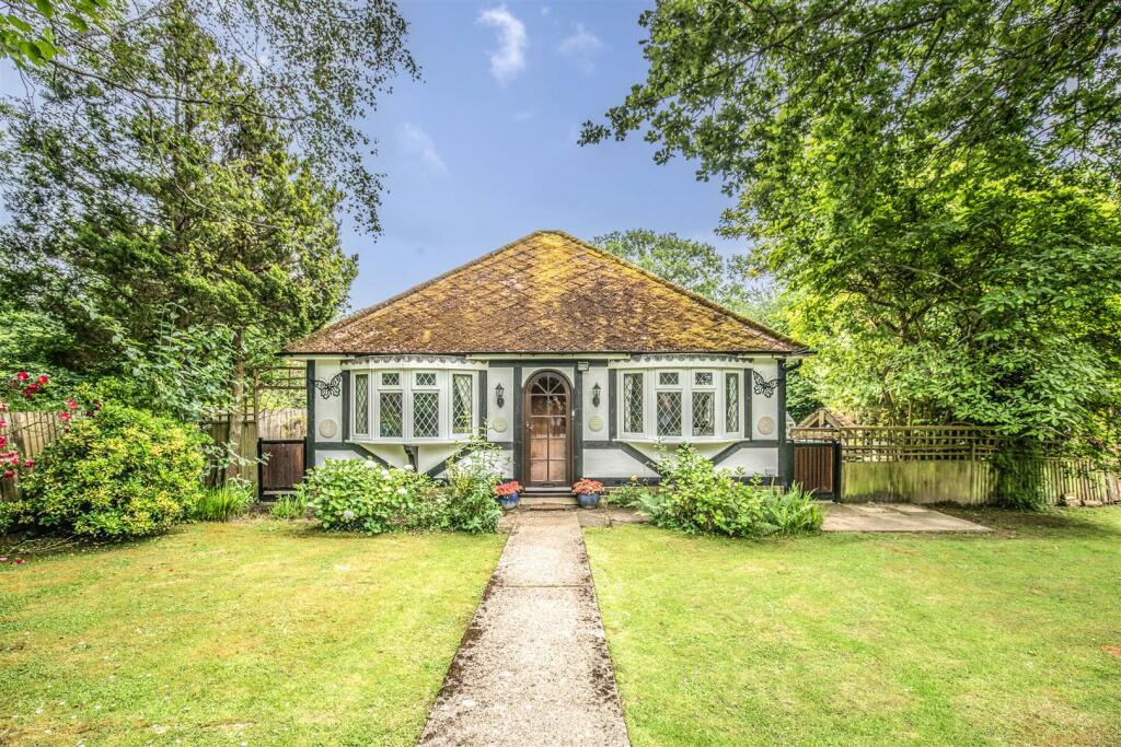 2 bedroom detached bungalow for sale in Swansbrook Lane, Gun Hill, TN21