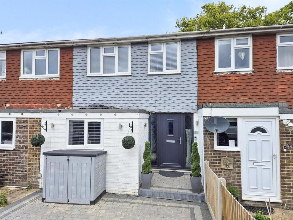 Main image of property: Wren Close, Heathfield TN21 8HG