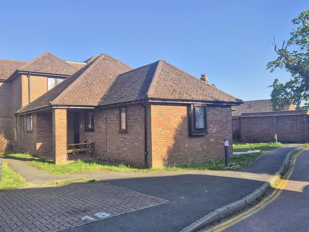Main image of property: Stonegate Way, Heathfield TN21 8NW