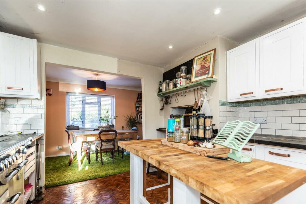 Additional property image - Oak Tree, Barcombe, Lewes BN8 5DP