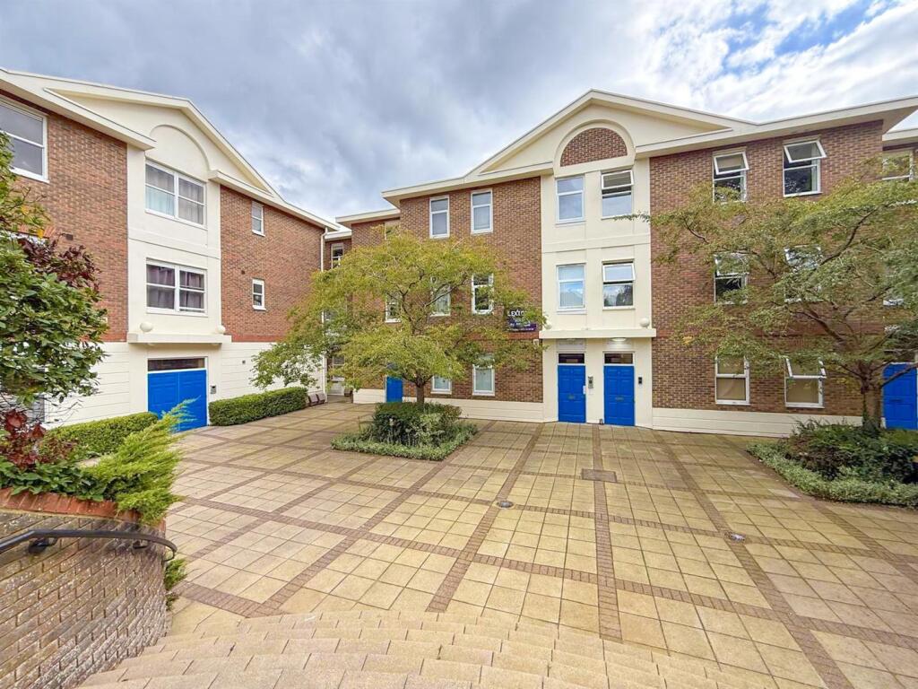 Main image of property: Heath Square, Haywards Heath RH16 1AT