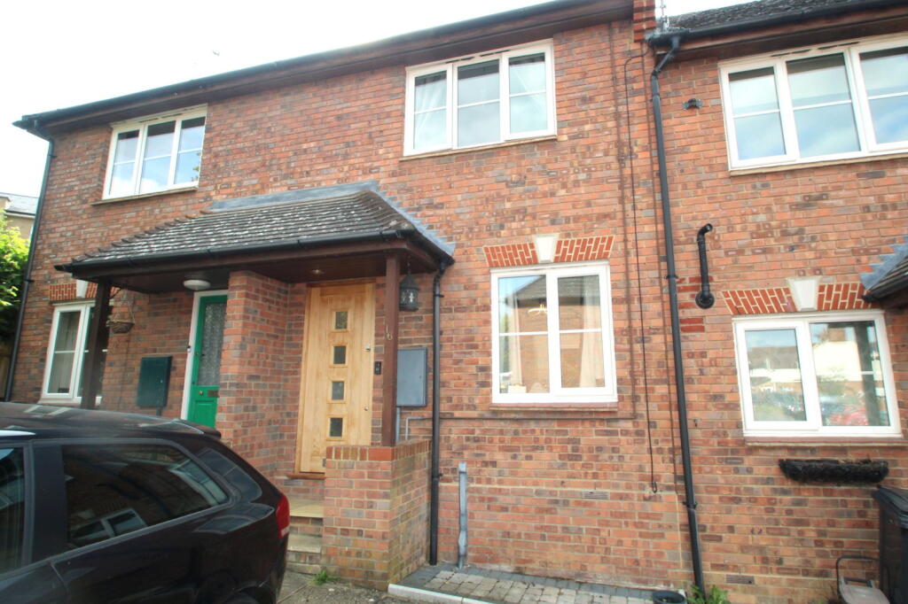 Main image of property: Rochford Close, Stansted, Essex, CM24 8LZ