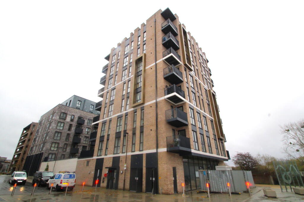 Main image of property: 208 Wharf Road, Chelmsford, Essex, CM2 6JH