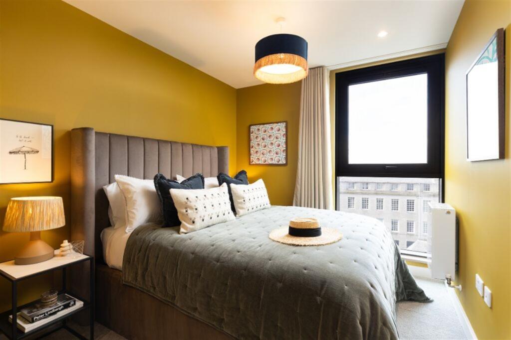 Main image of property: 50 Holland Street, Glasgow, G2 4BD