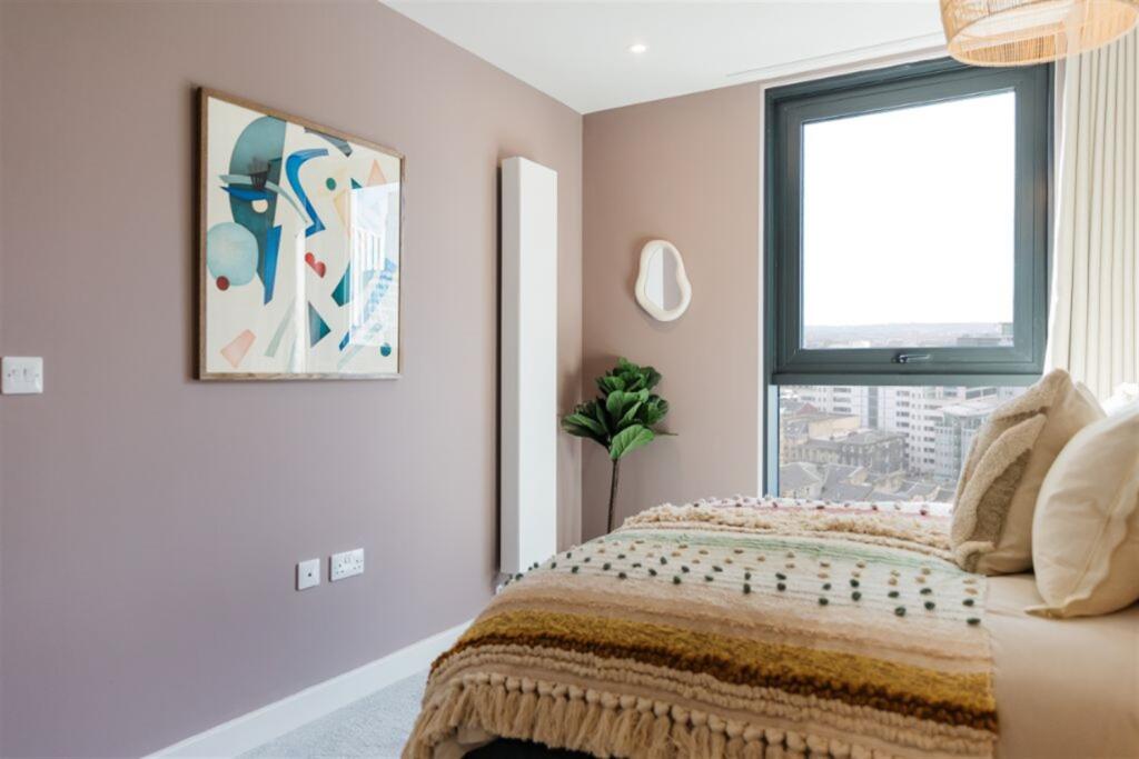 Main image of property: 50 Holland Street, Glasgow, G2 4BF
