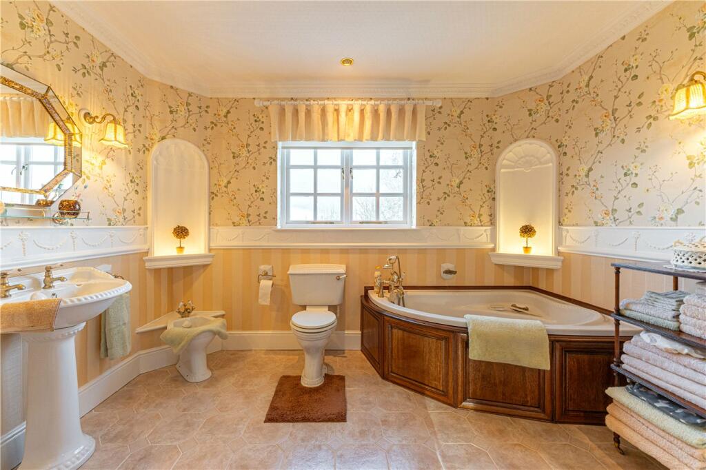 Additional property image - Offchurch Lane, Radford Semele, Leamington Spa, Warwickshire, CV31
