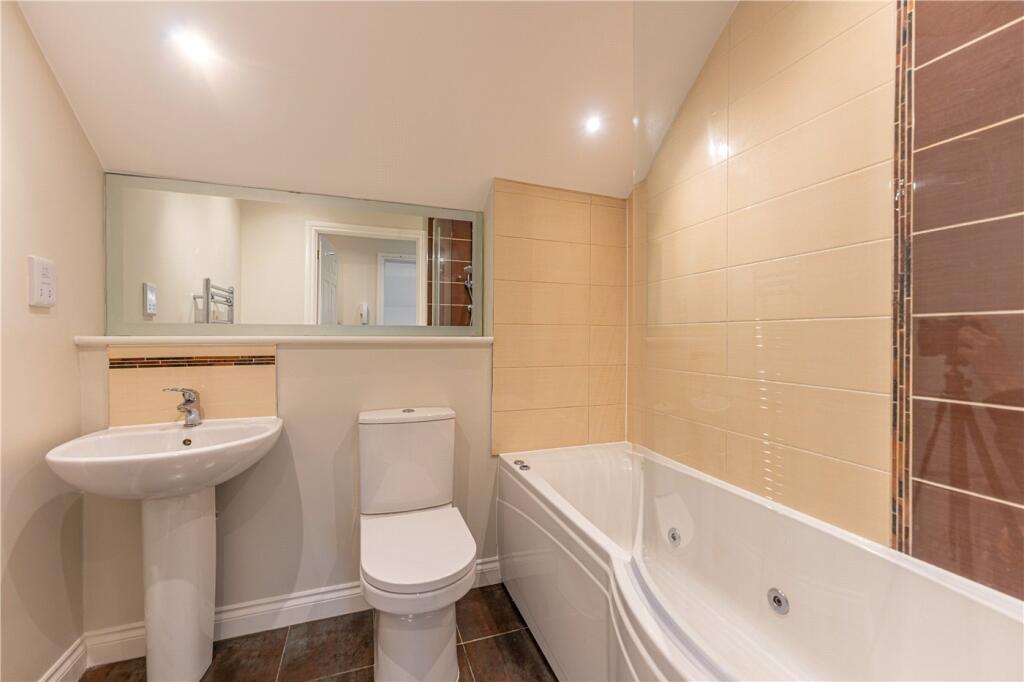 Additional property image - Romani Close, Warwick, Warwickshire, CV34
