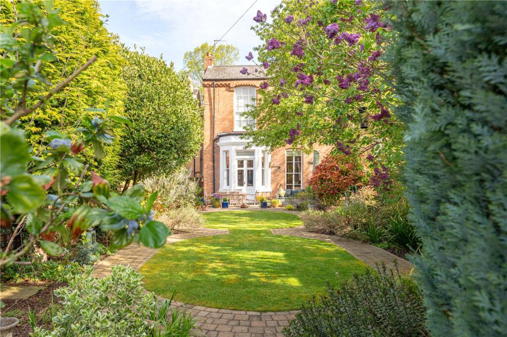 Main image of property: Binswood Avenue, Leamington Spa, Warwickshire, CV32