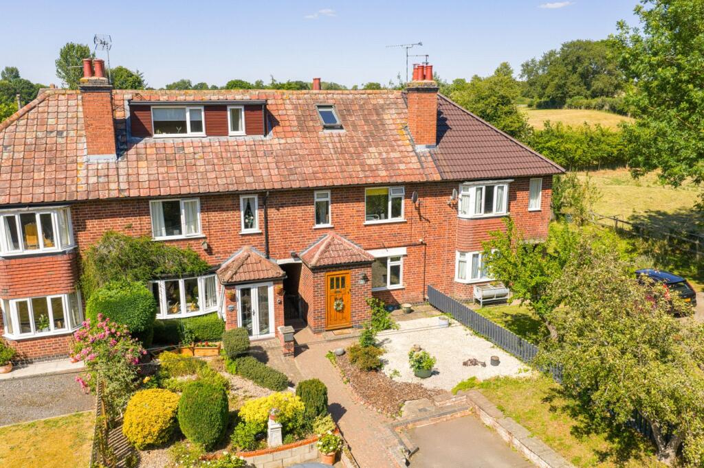 Main image of property: Welsh Road, Offchurch, Leamington Spa, Warwickshire, CV33