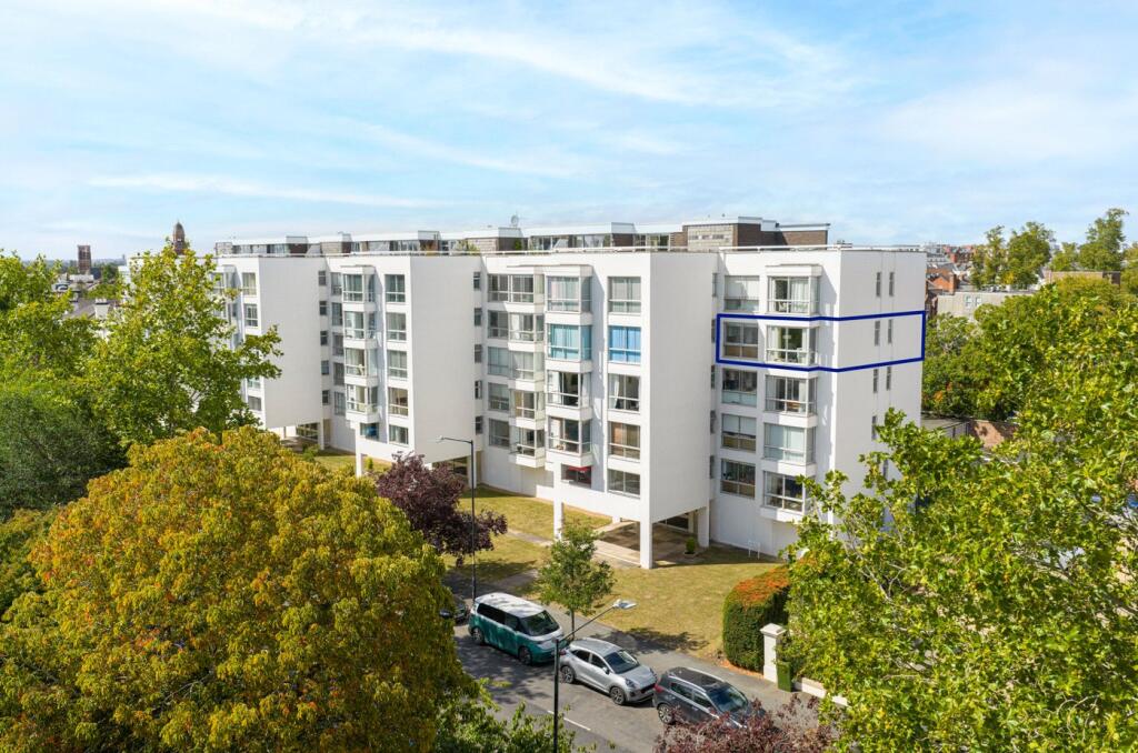 Main image of property: Newbold Terrace, Leamington Spa, Warwickshire, CV32