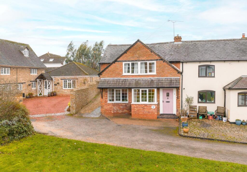 Main image of property: Binswood End, Harbury, Leamington Spa, Warwickshire, CV33