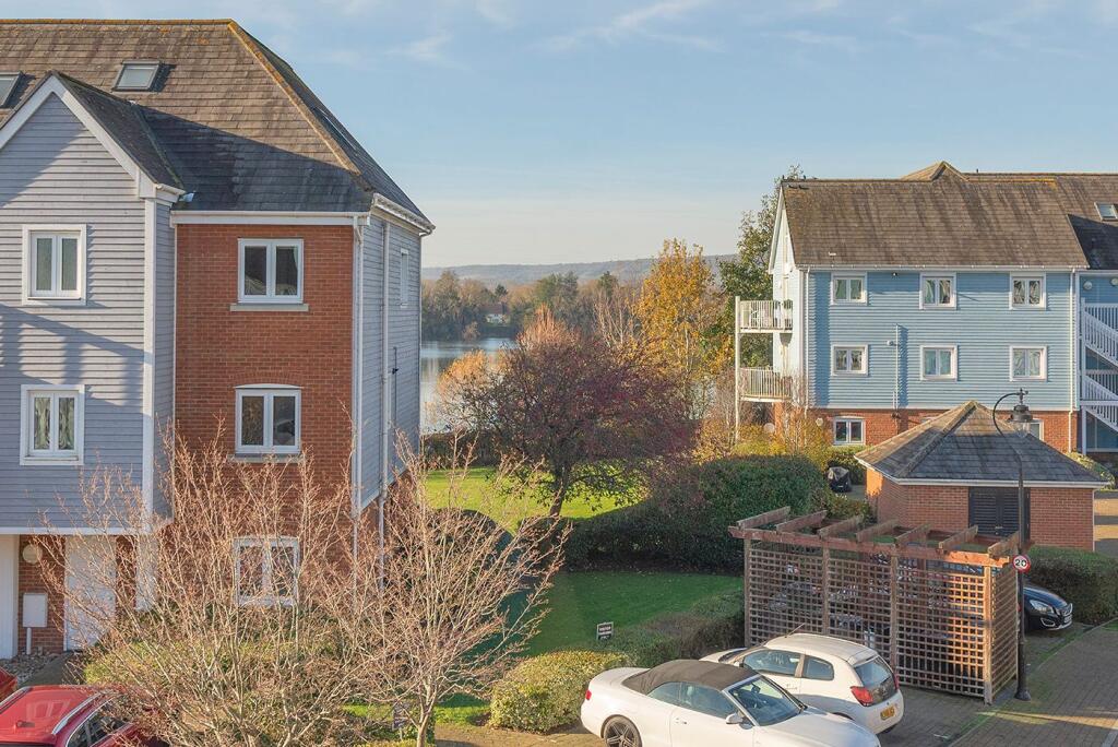 Main image of property: The Lakes, Larkfield, Aylesford, ME20 6SJ