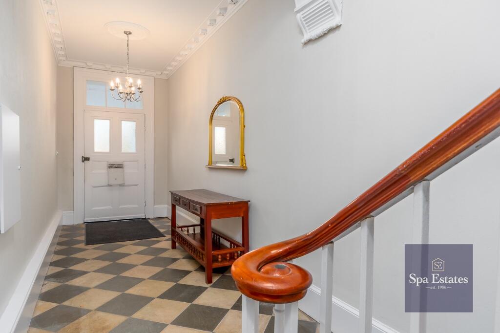 Additional property image - Discreet Listing - Over 1000 sq ft with balcony views over Clarendon Square Gardens
