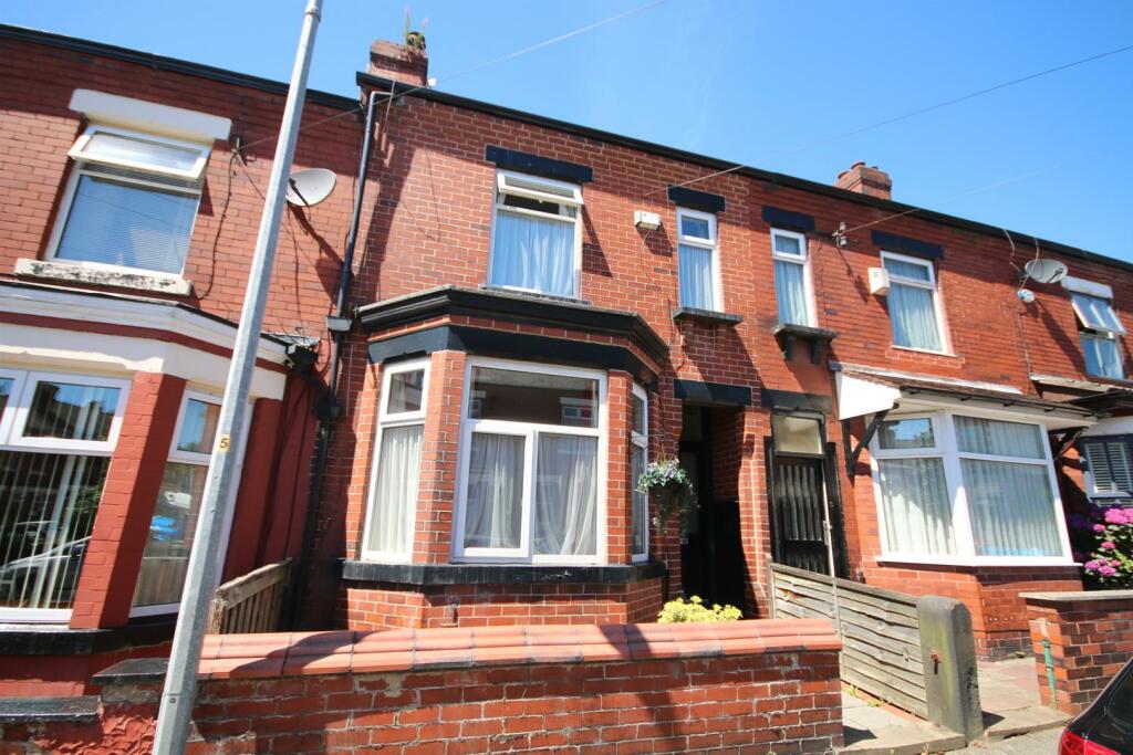 3 bedroom terraced house for sale in Gordon Road, Monton, M30