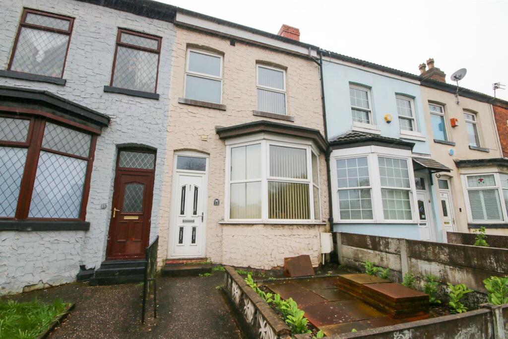 4 bedroom terraced house for sale in Barton Road, Eccles, M30