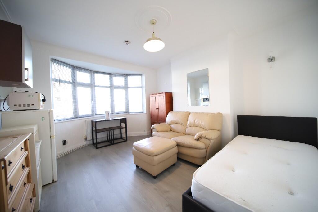 Main image of property: Osidge Lane, London, N14