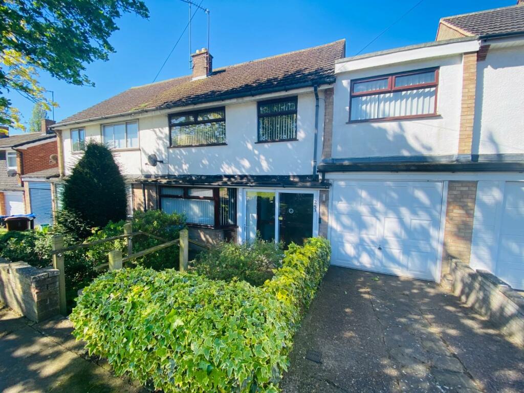 4 bedroom terraced house for sale in Hazeldene Road, Links View