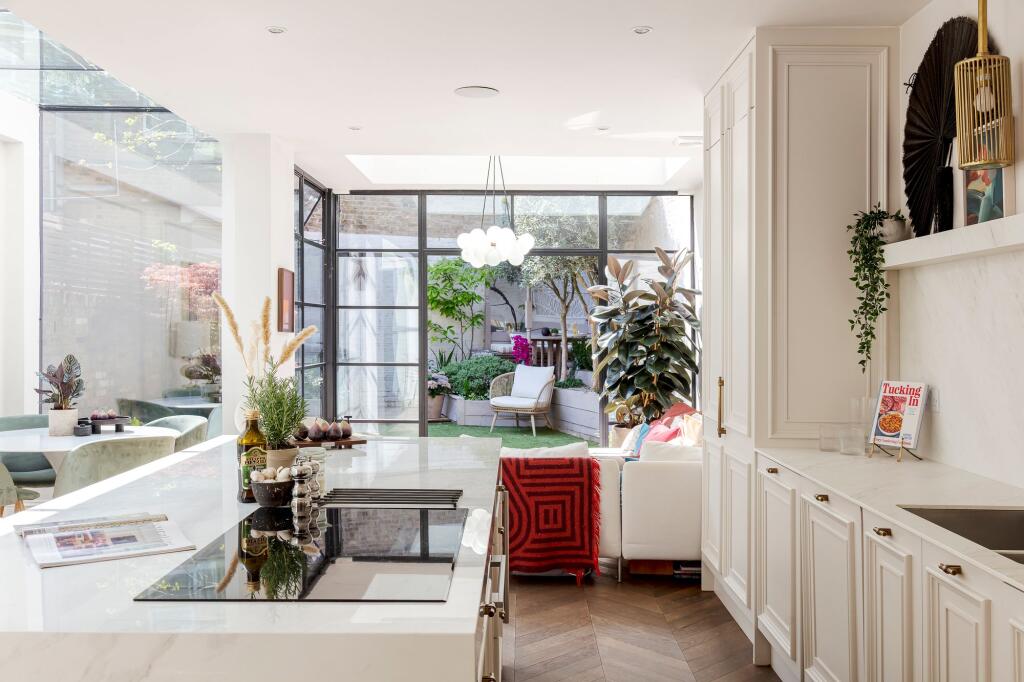 Main image of property: Ivydale Road, London, SE15