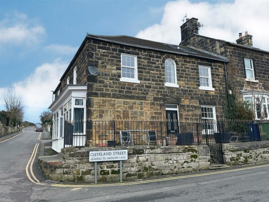 5 bedroom end of terrace house for sale in Cleveland Street, Loftus