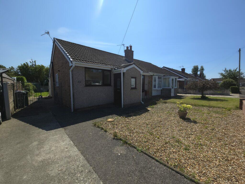 Main image of property: 1 Rosslyn Crescent, Preesall, Poulton-le-Fylde, FY6 0PY