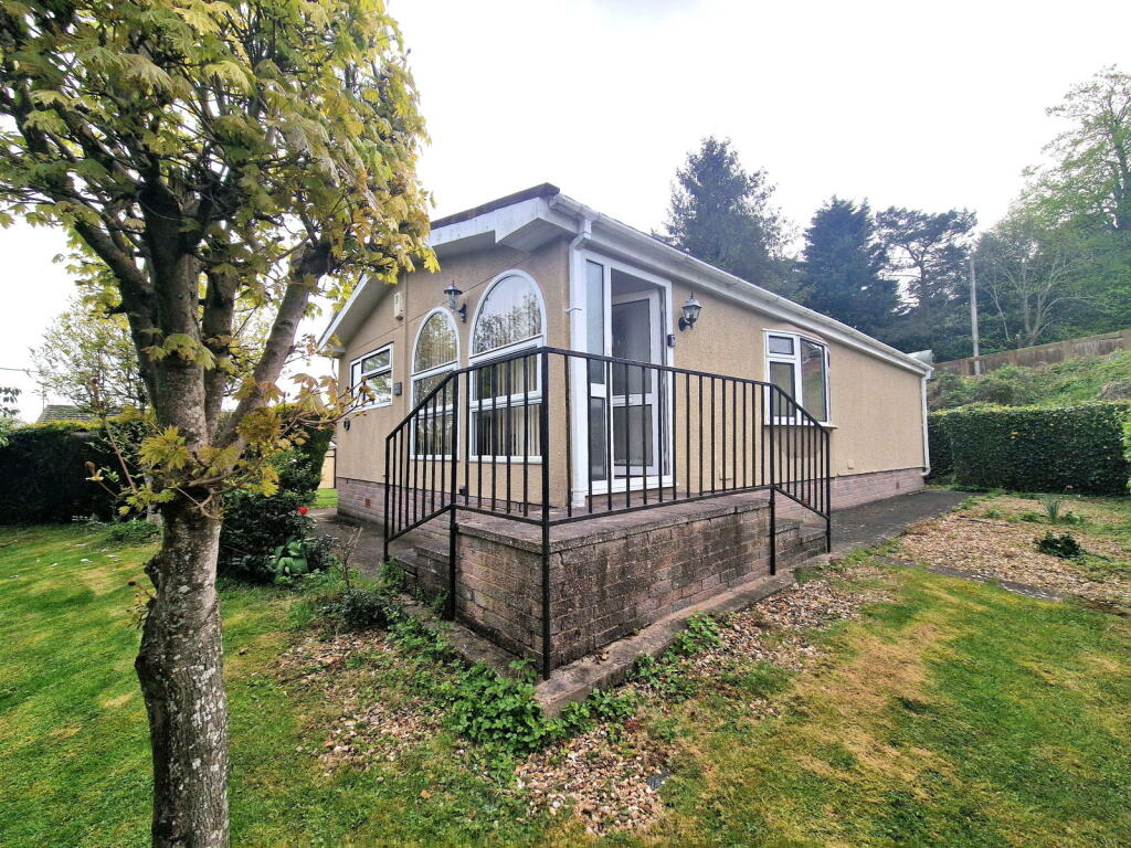 Main image of property: Station Road, Blisworth, Northampton, Northamptonshire, NN7 3DY