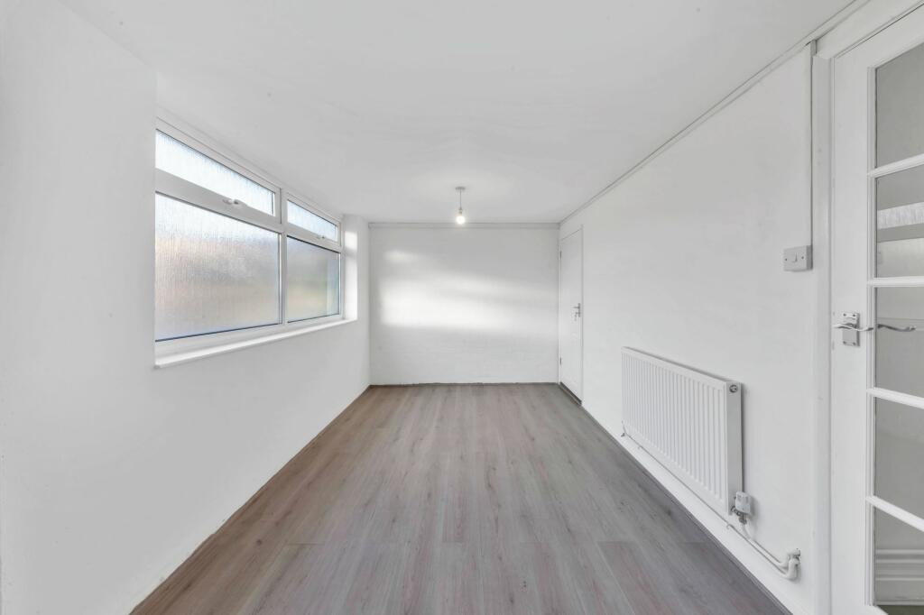 Additional property image - Fielden Way, Newmarket, CB8
