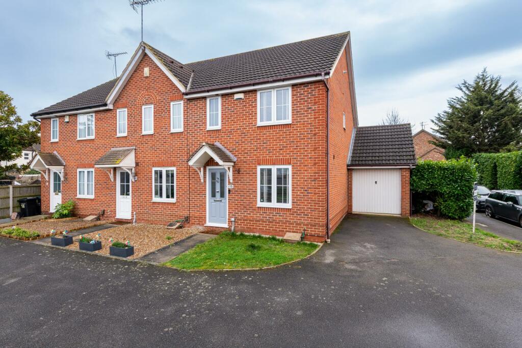 3 bedroom end of terrace house for sale in Northfleet, Gravesend, DA11