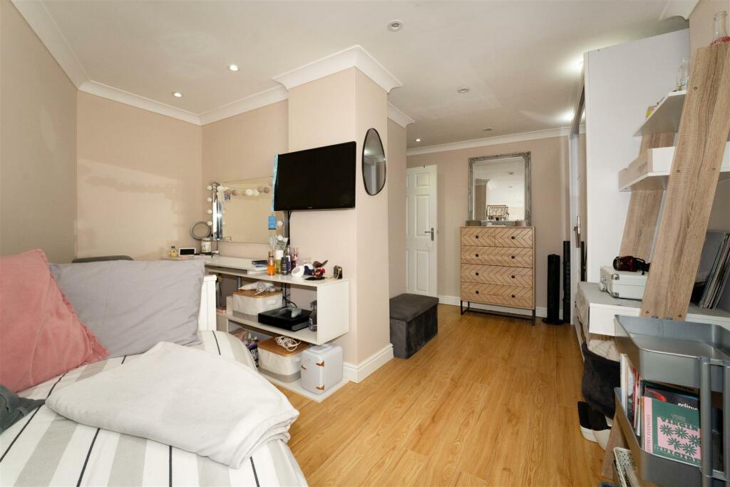 Additional property image - Frobisher Way, Gravesend