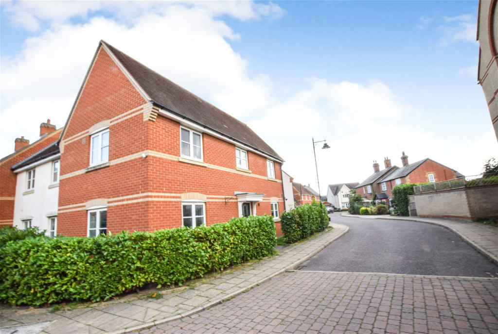 5 bedroom detached house for sale in Nonancourt Way, Earls Colne