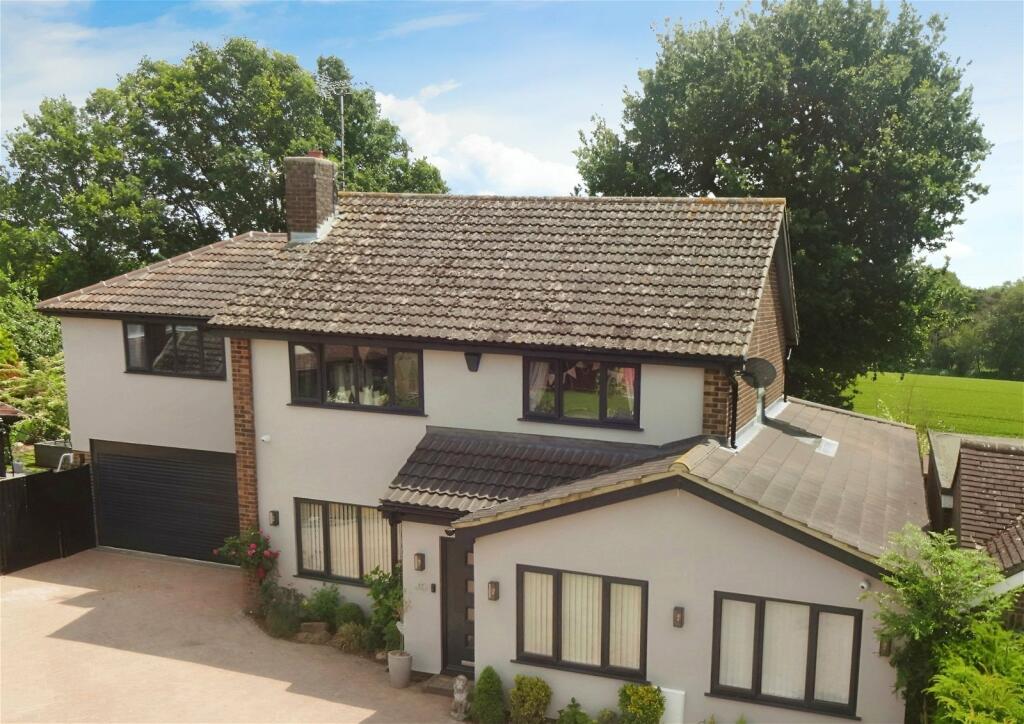 5 bedroom detached house for sale in Barnston Green, Barnston, Dunmow, CM6 1PH, CM6