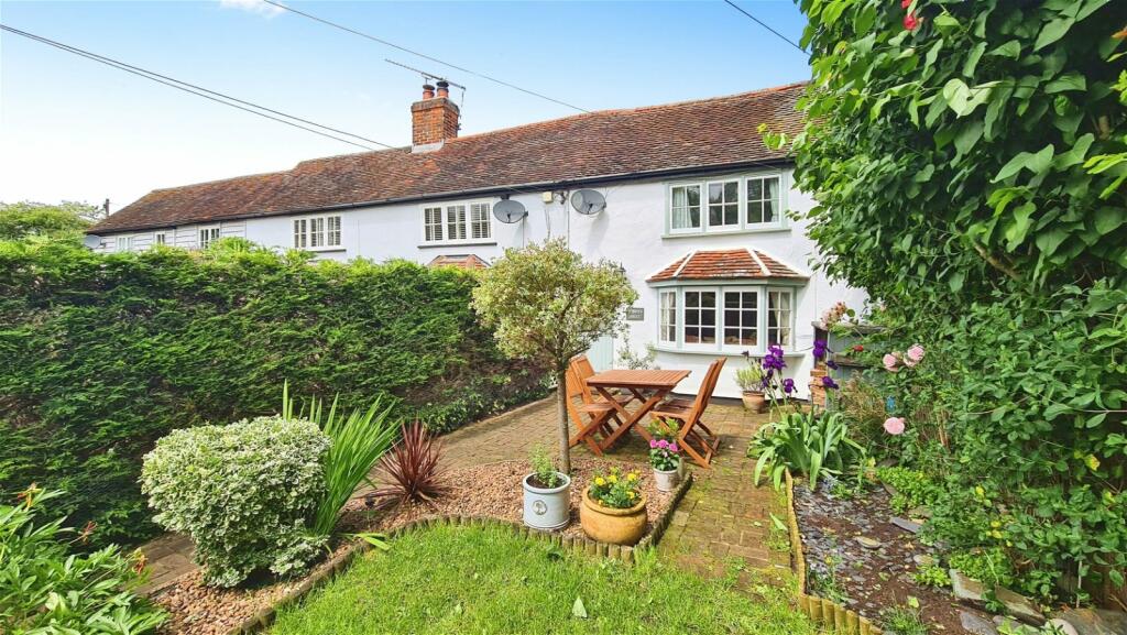 Main image of property: Braintree Road, Dunmow, CM6 1HU