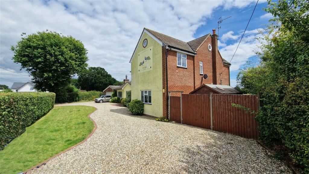 Additional property image - High Cross Lane, Little Canfield, Dunmow, CM6 1TD