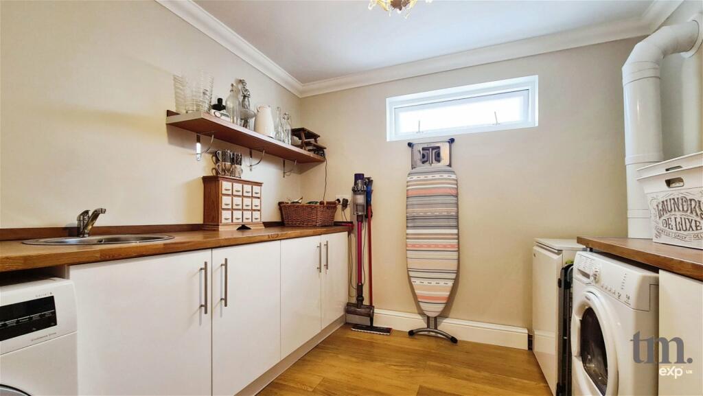 Additional property image - Ludham Hall Lane, Braintree, CM77 8QT