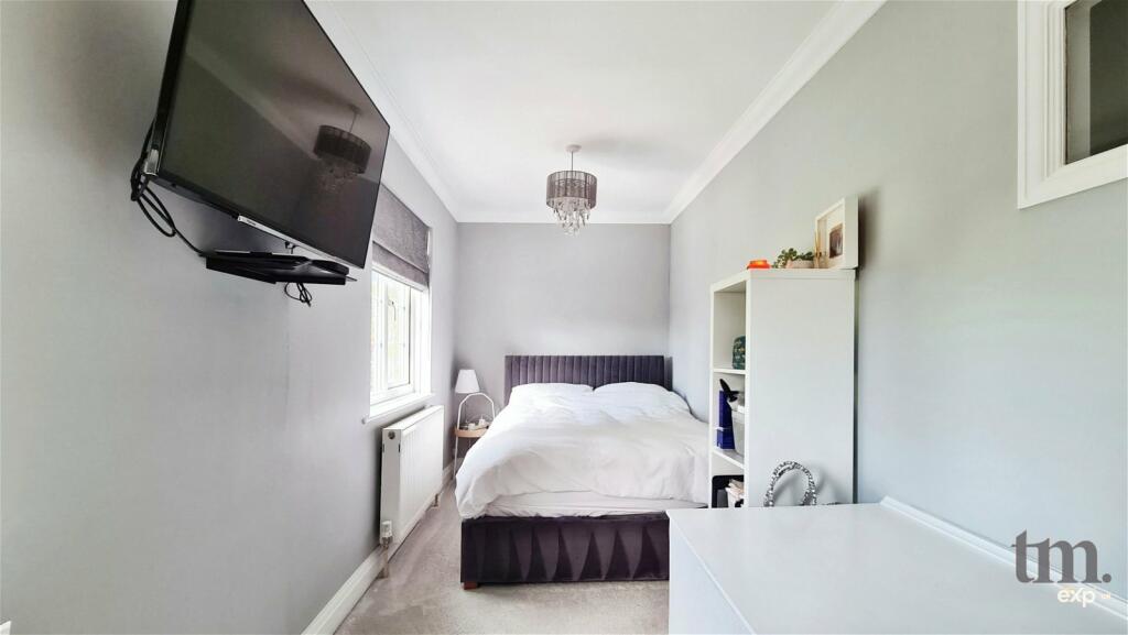 Additional property image - Ludham Hall Lane, Braintree, CM77 8QT