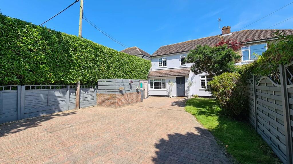 Additional property image - Ludham Hall Lane, Braintree, CM77 8QT