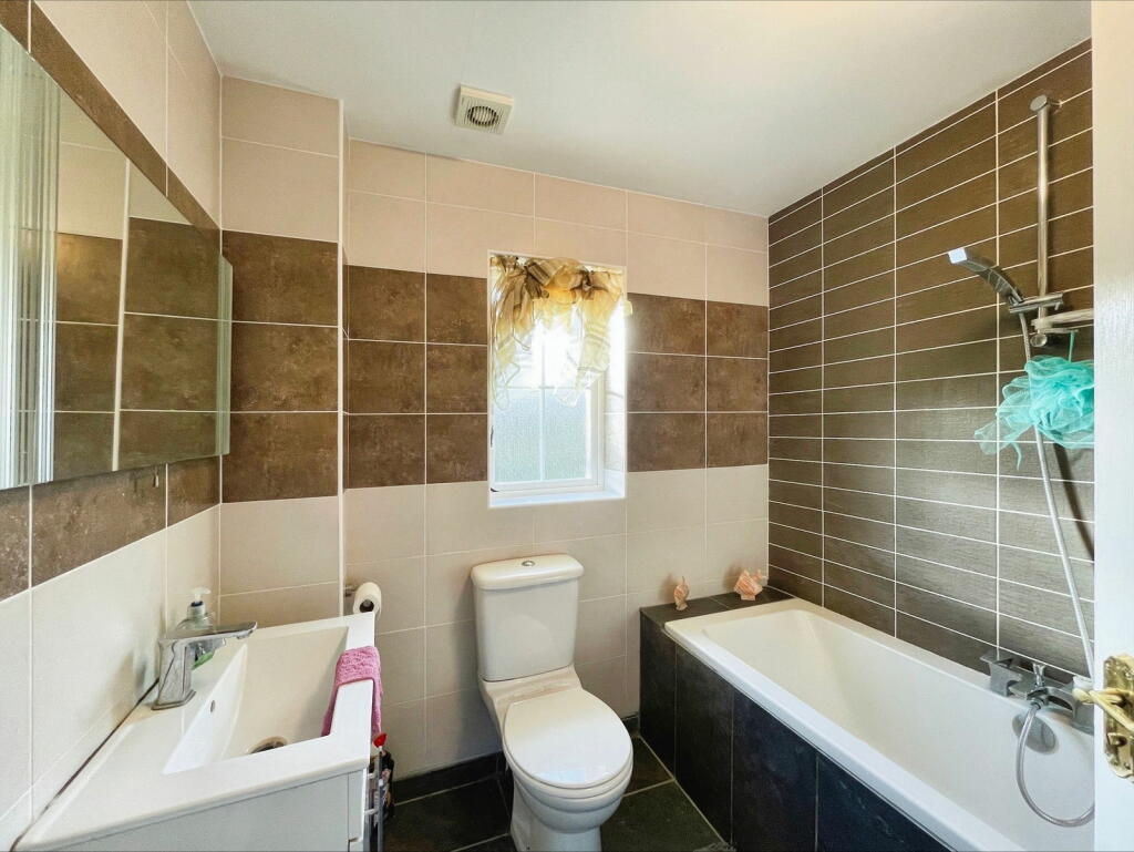 Additional property image - Harvest Fields, Takeley, Bishop's Stortford CM6 1YE
