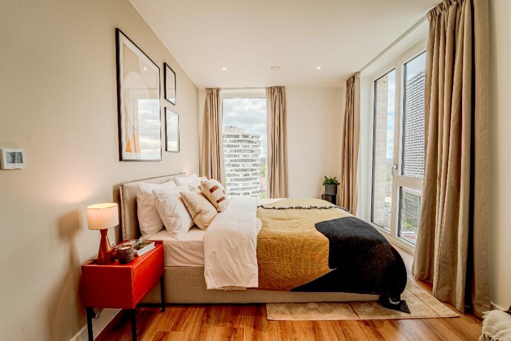 Main image of property: 22, 27 Cherry Orchard Road, Croydon, London, CR0