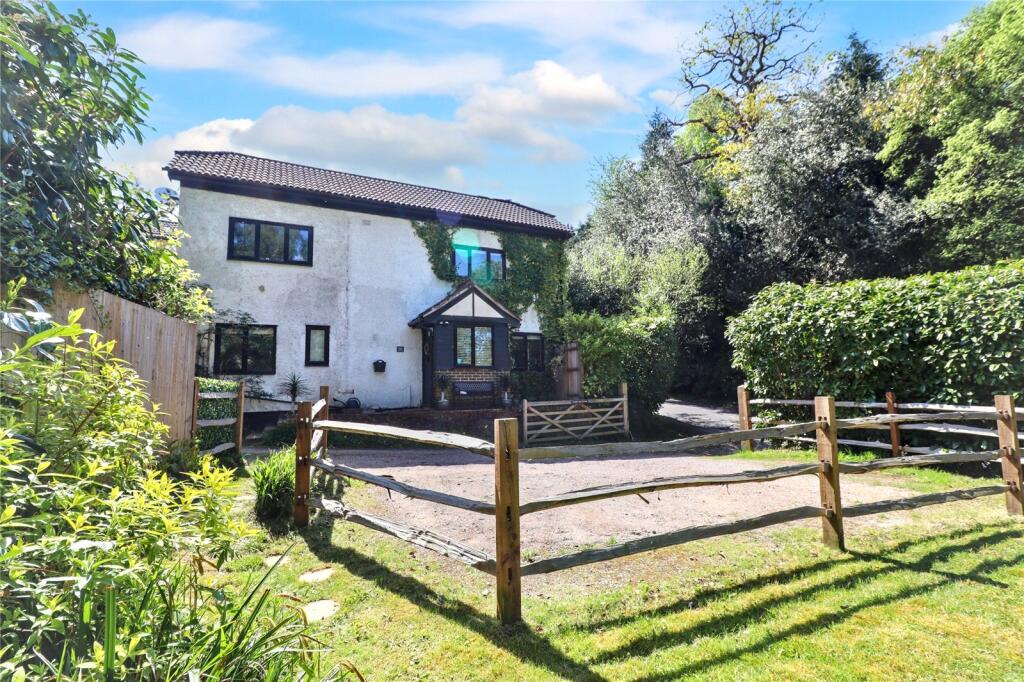 Main image of property: Cherry Tree Cottage, Lingfield Road, East Grinstead, West Sussex, RH19